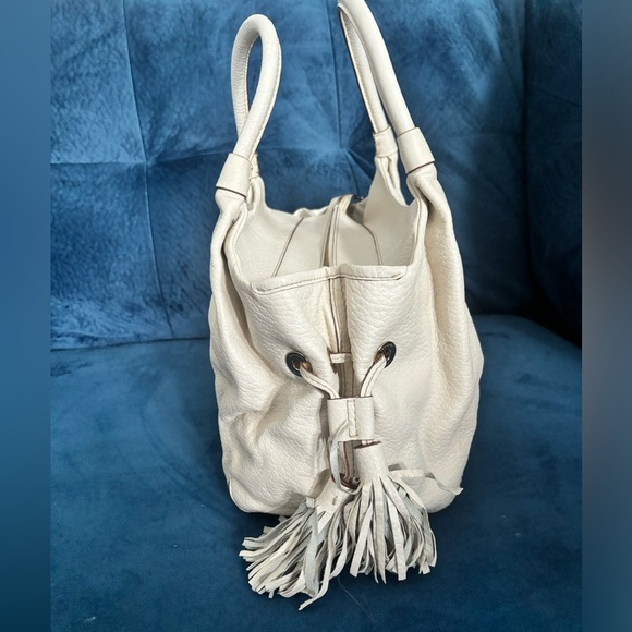 Kate Spade Berkshire Road Stevie Satchel White Pebbled Leather Tassles Boho EUC - Picture 7 of 16